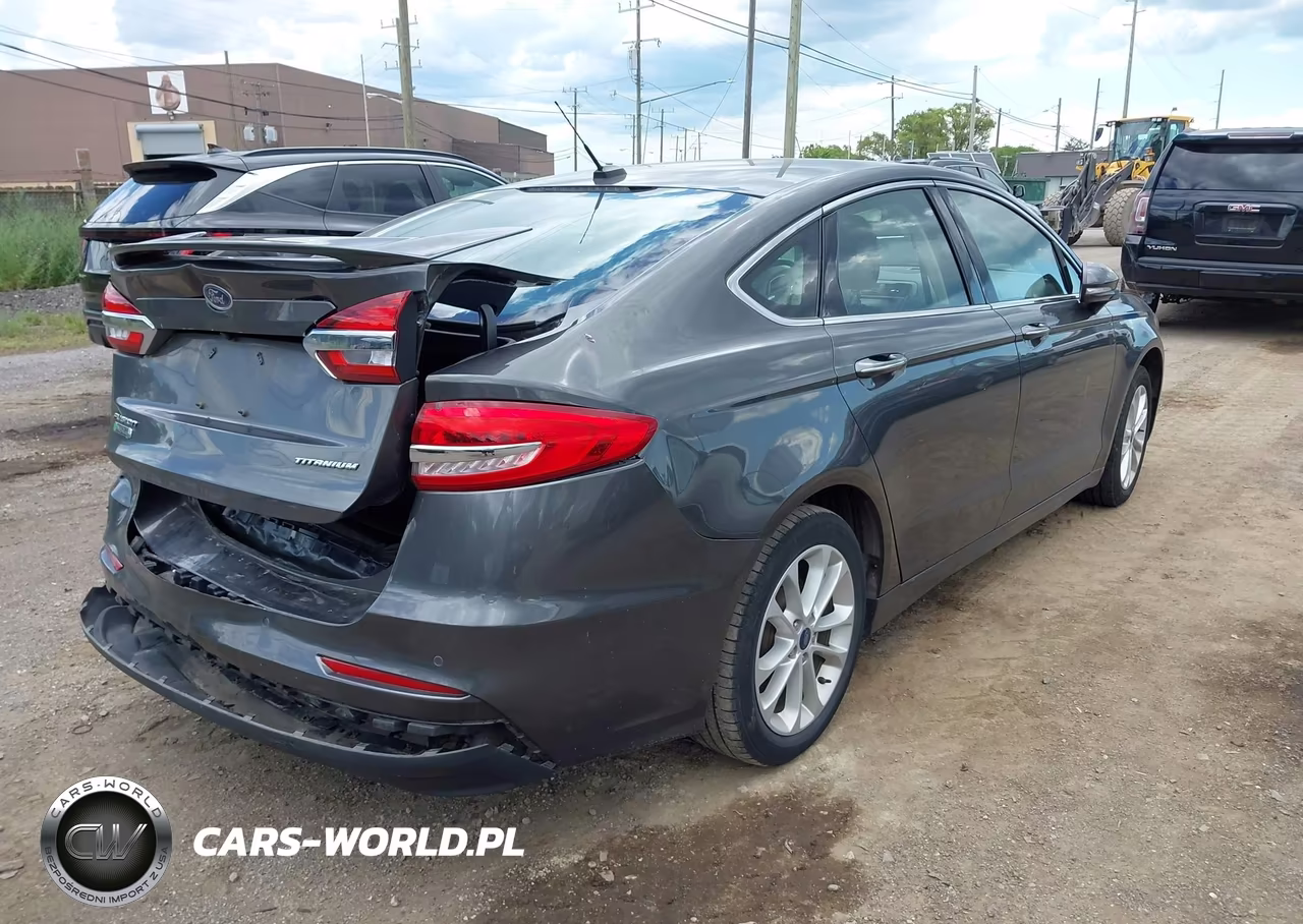 2019 Ford Fusion Energi Titanium VIN:3FA6P0SU6KR228194 - 4