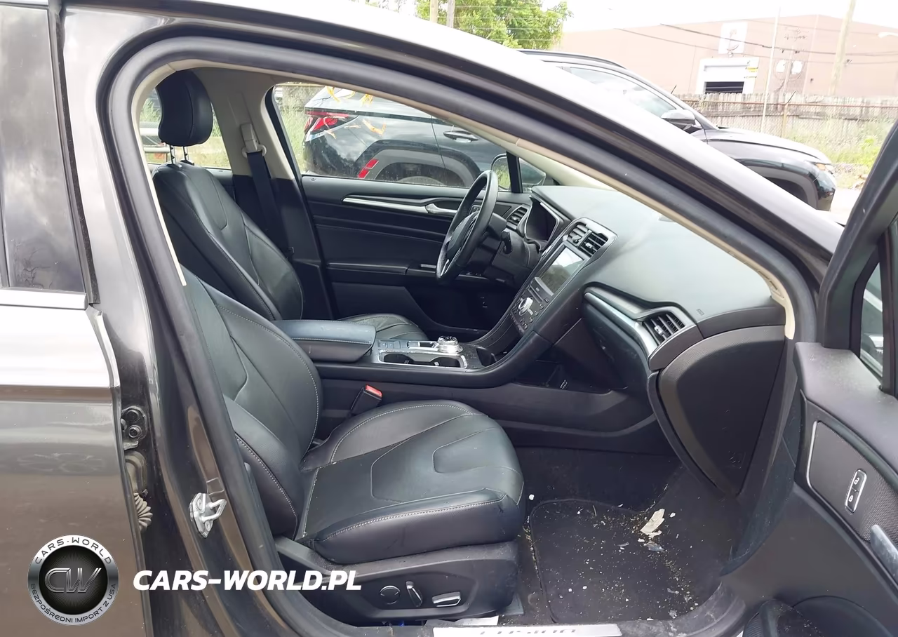 2019 Ford Fusion Energi Titanium VIN:3FA6P0SU6KR228194 - 5