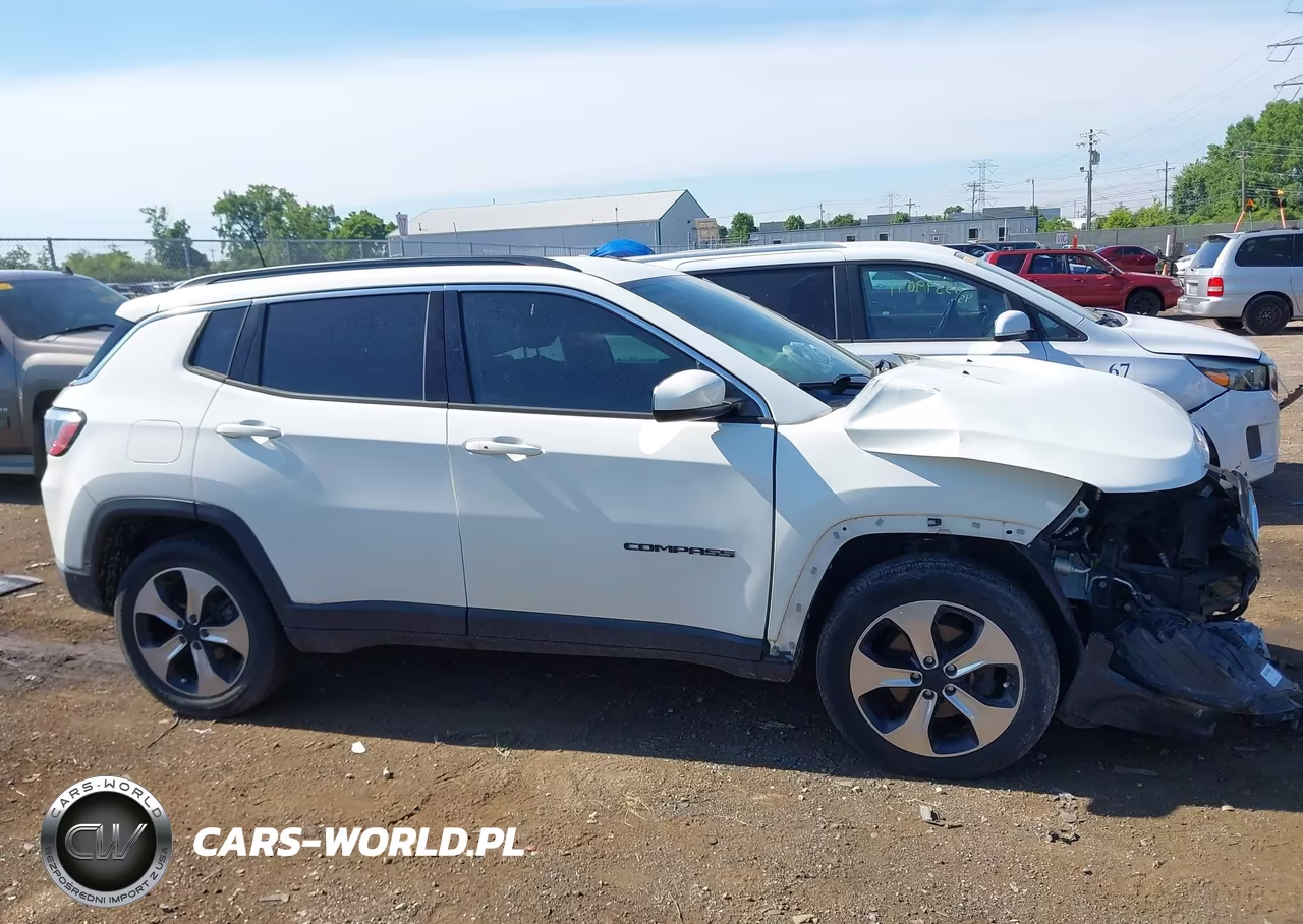 2018 Jeep Compass Latitude 4X4 VIN:3C4NJDBB7JT104286 - 13