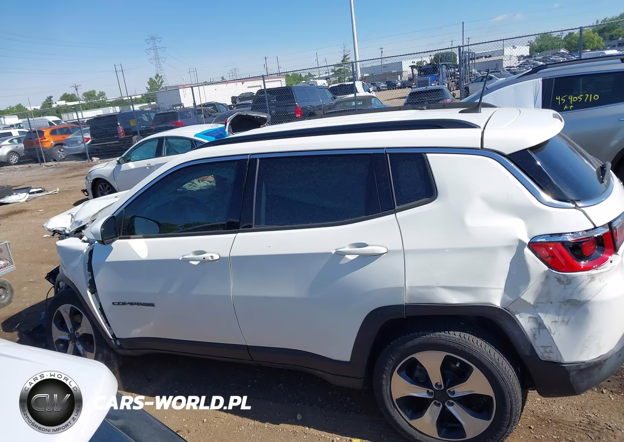 2018 Jeep Compass Latitude 4X4 VIN:3C4NJDBB7JT104286 - 14