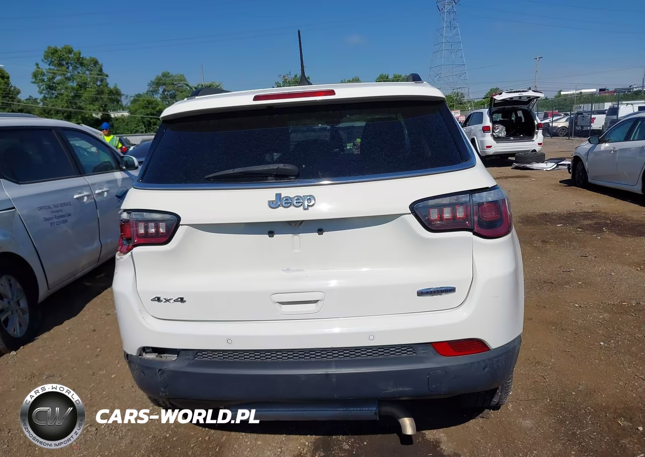 2018 Jeep Compass Latitude 4X4 VIN:3C4NJDBB7JT104286 - 16
