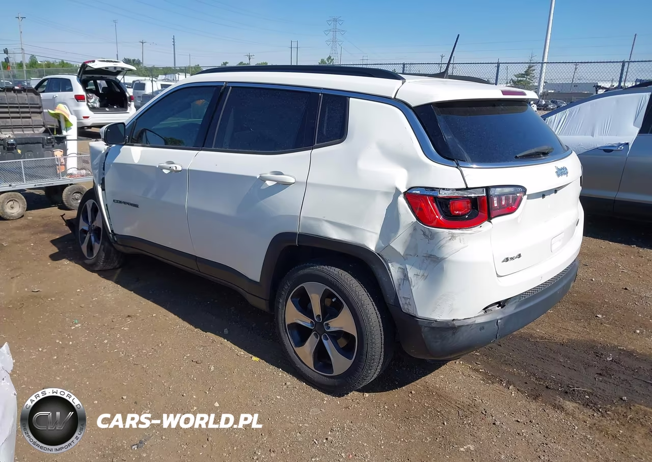 2018 Jeep Compass Latitude 4X4 VIN:3C4NJDBB7JT104286 - 3