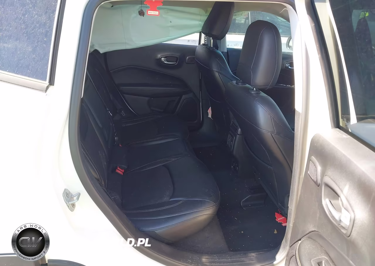 2018 Jeep Compass Latitude 4X4 VIN:3C4NJDBB7JT104286 - 8