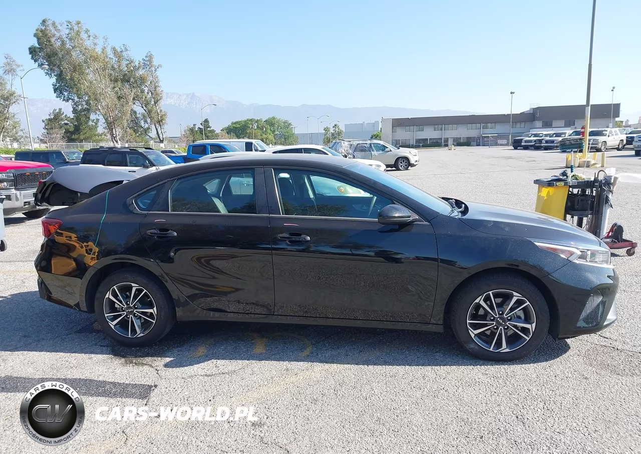 2023 Kia Forte Lxs VIN:3KPF24AD9PE665560 - 13