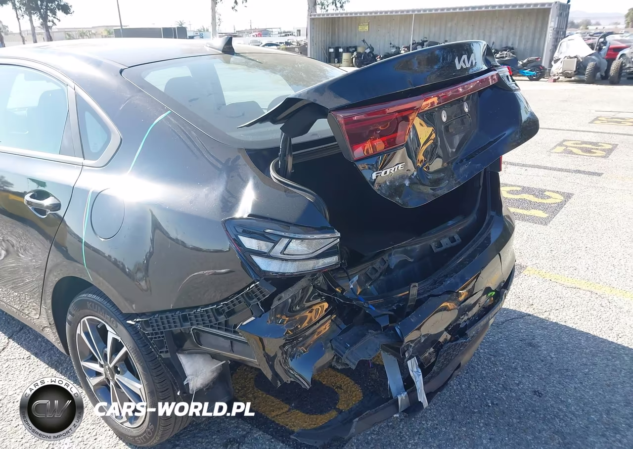 2023 Kia Forte Lxs VIN:3KPF24AD9PE665560 - 17