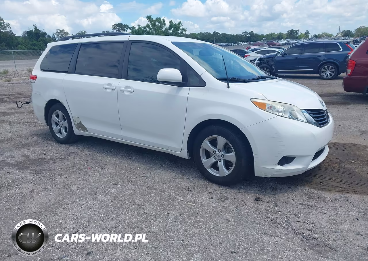 2011 Toyota Sienna Le V6 – zdjęcie 1 z 16