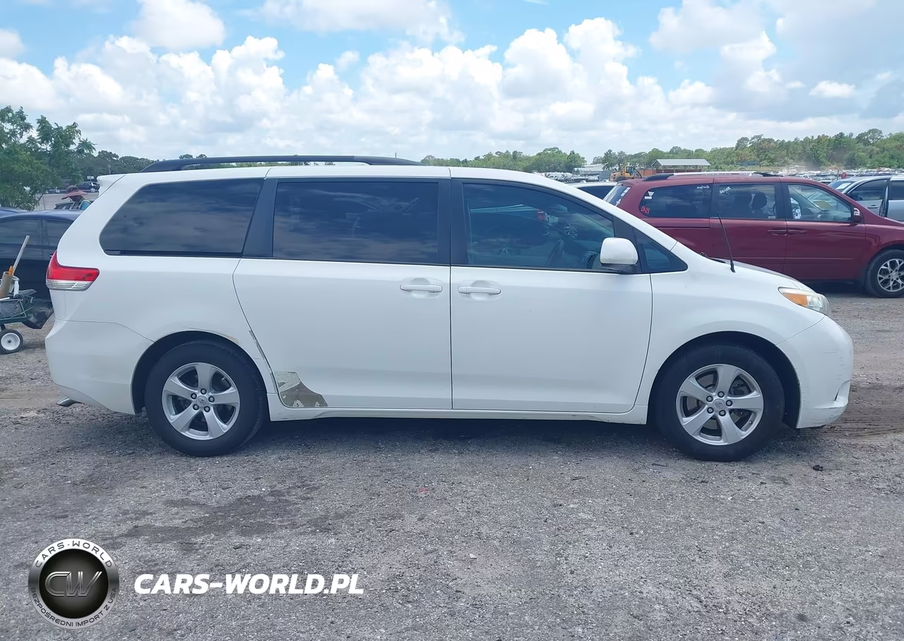 2011 Toyota Sienna Le V6 VIN:5TDKK3DC2BS069443 - 13