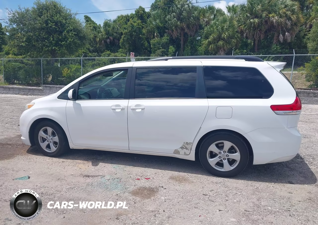 2011 Toyota Sienna Le V6 VIN:5TDKK3DC2BS069443 - 14