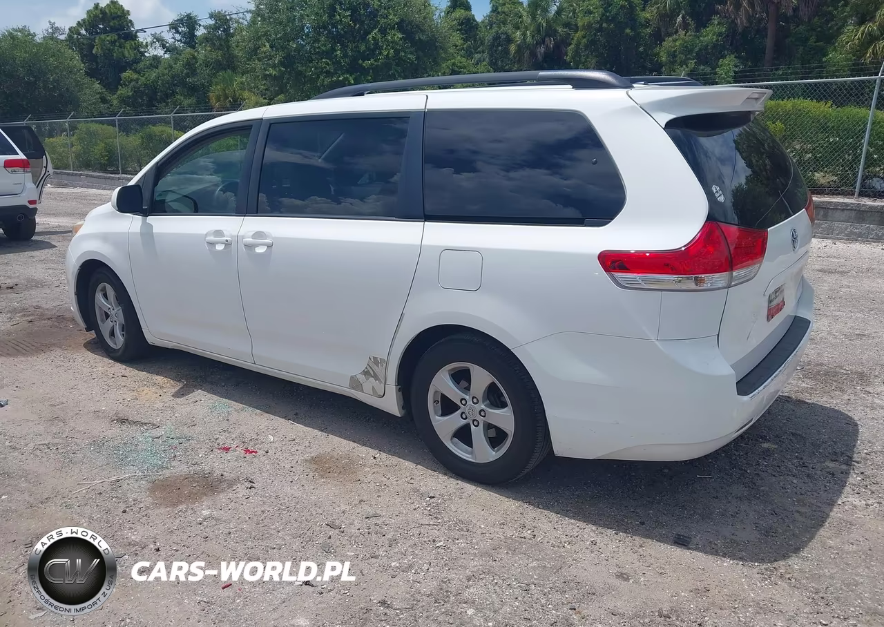 2011 Toyota Sienna Le V6 VIN:5TDKK3DC2BS069443 - 3