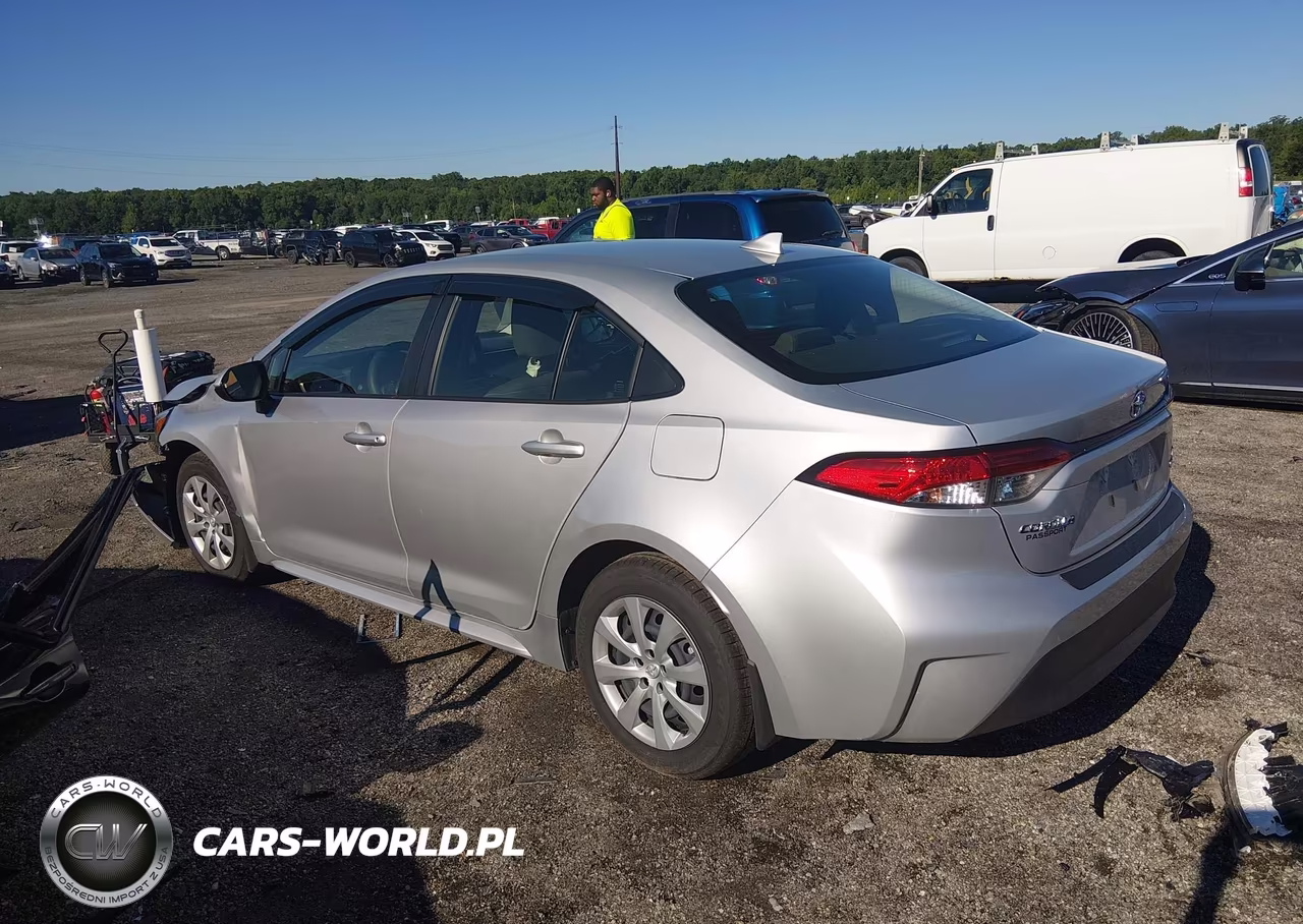 2026 Toyota Corolla Hybrid Hybrid Le VIN:JTDBCMFE5T3124620 - 3