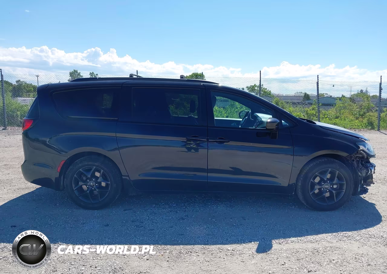 2018 Chrysler Pacifica Touring L VIN:2C4RC1BG7JR351400 - 14