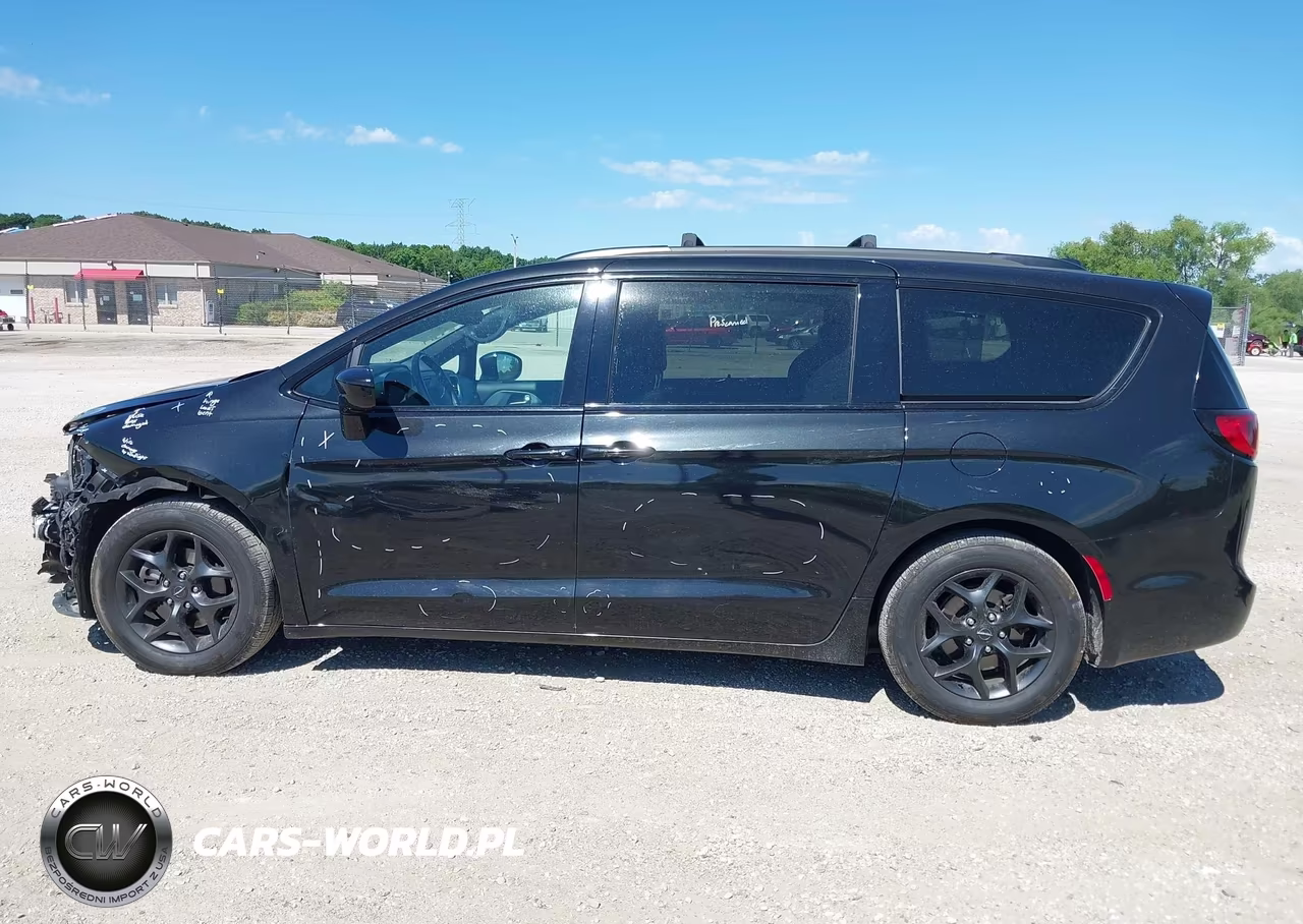 2018 Chrysler Pacifica Touring L VIN:2C4RC1BG7JR351400 - 15
