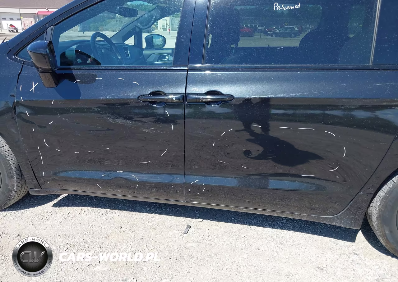 2018 Chrysler Pacifica Touring L VIN:2C4RC1BG7JR351400 - 18