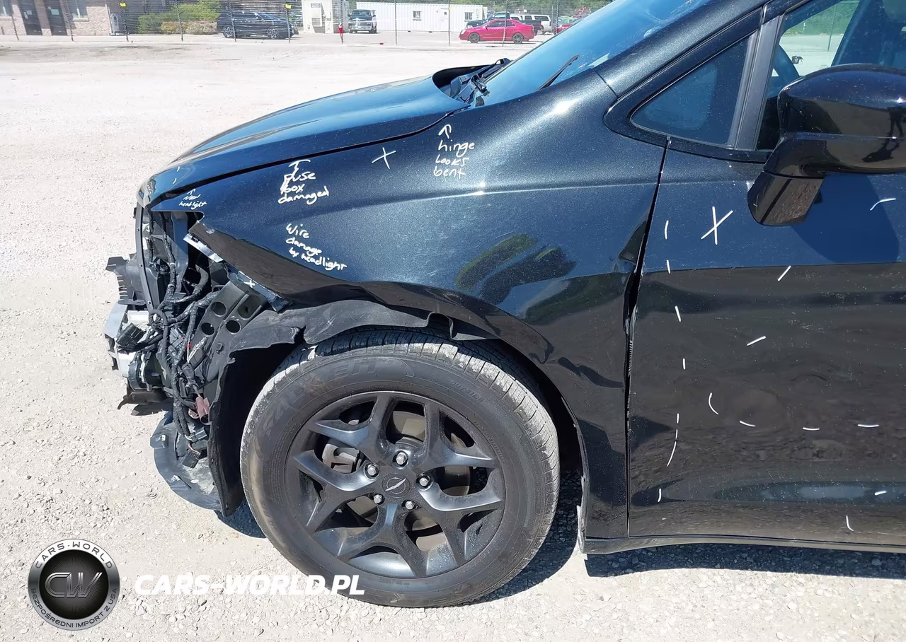 2018 Chrysler Pacifica Touring L VIN:2C4RC1BG7JR351400 - 19