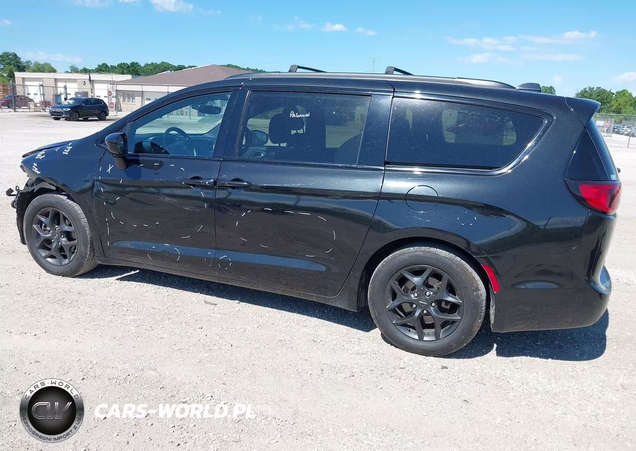 2018 Chrysler Pacifica Touring L VIN:2C4RC1BG7JR351400 - 3