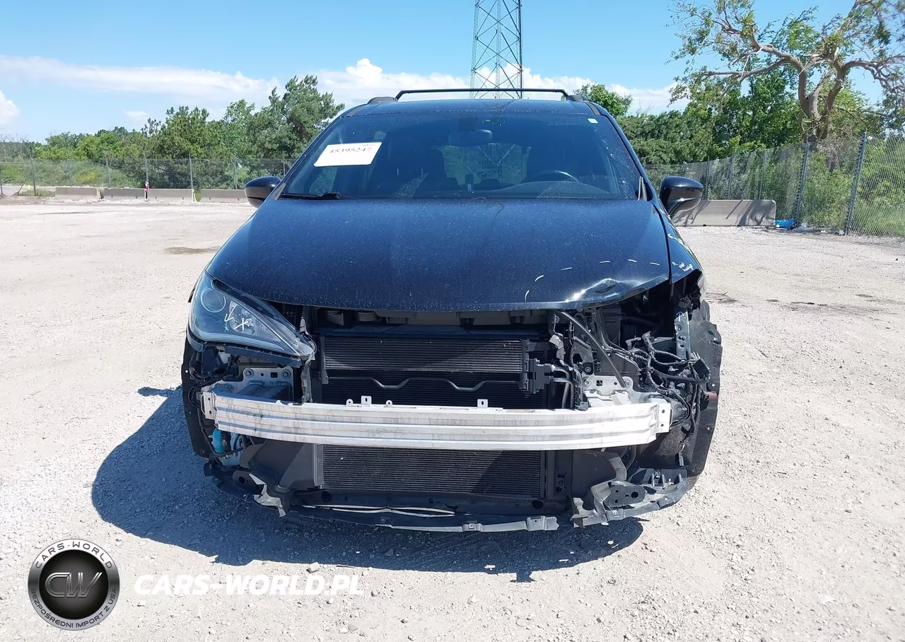 2018 Chrysler Pacifica Touring L VIN:2C4RC1BG7JR351400 - 6