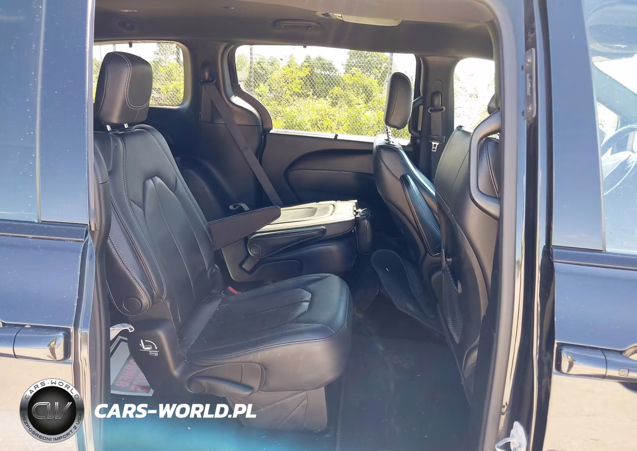 2018 Chrysler Pacifica Touring L VIN:2C4RC1BG7JR351400 - 8