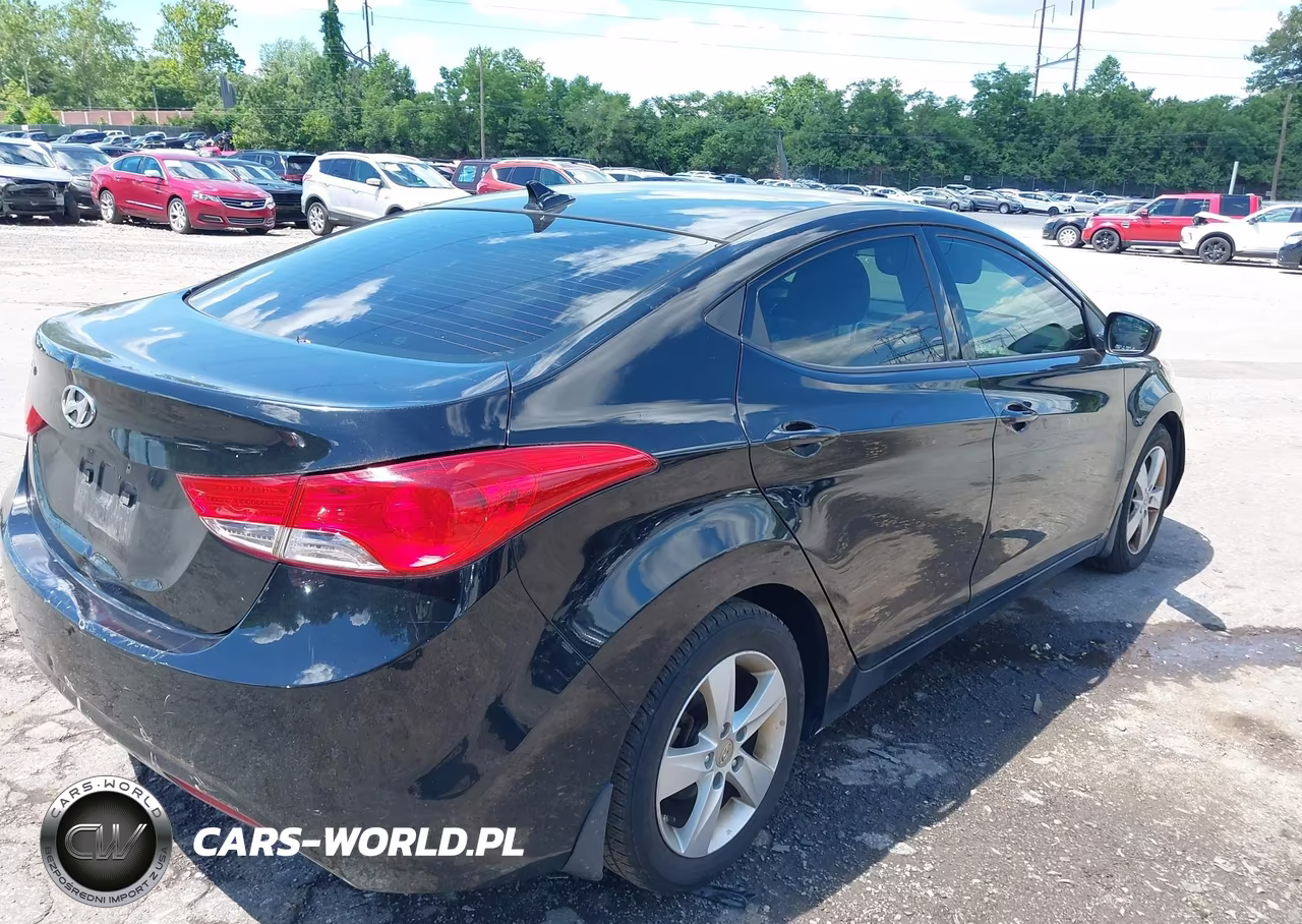 2013 Hyundai Elantra Gls VIN:5NPDH4AE1DH406549 - 4
