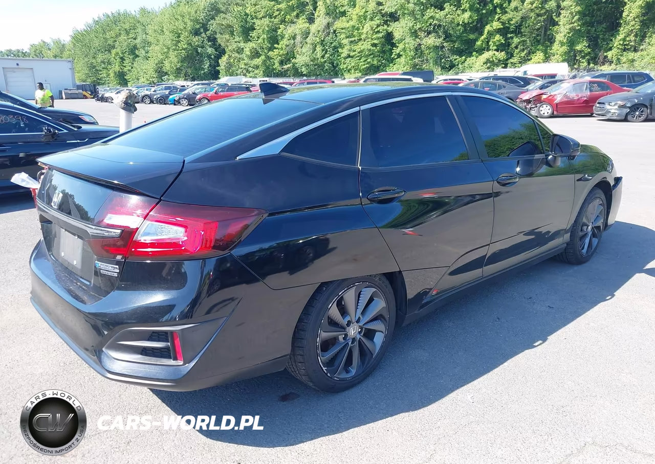 2018 Honda Clarity Plug-In Hybrid Touring VIN:JHMZC5F33JC002482 - 4