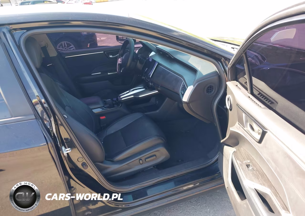 2018 Honda Clarity Plug-In Hybrid Touring VIN:JHMZC5F33JC002482 - 5
