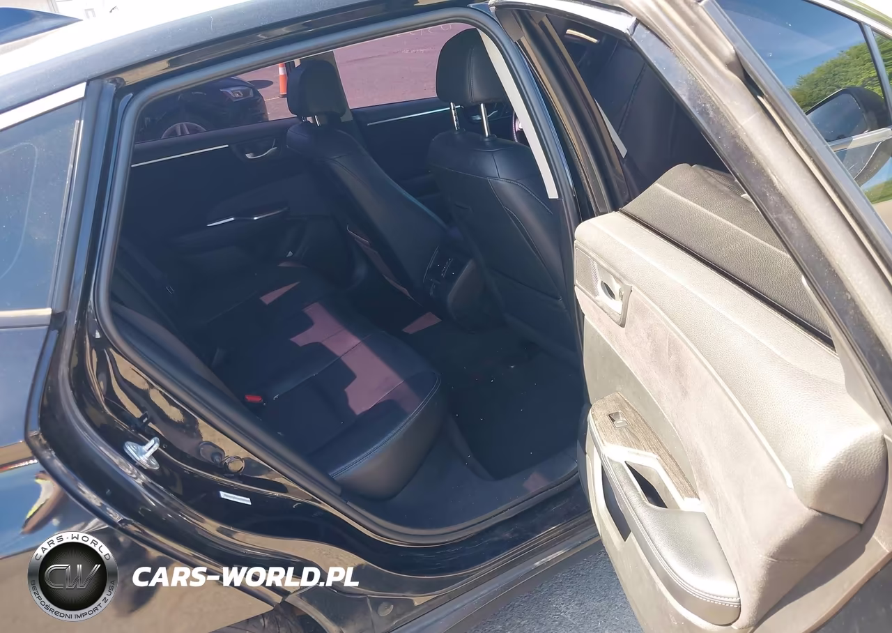 2018 Honda Clarity Plug-In Hybrid Touring VIN:JHMZC5F33JC002482 - 8