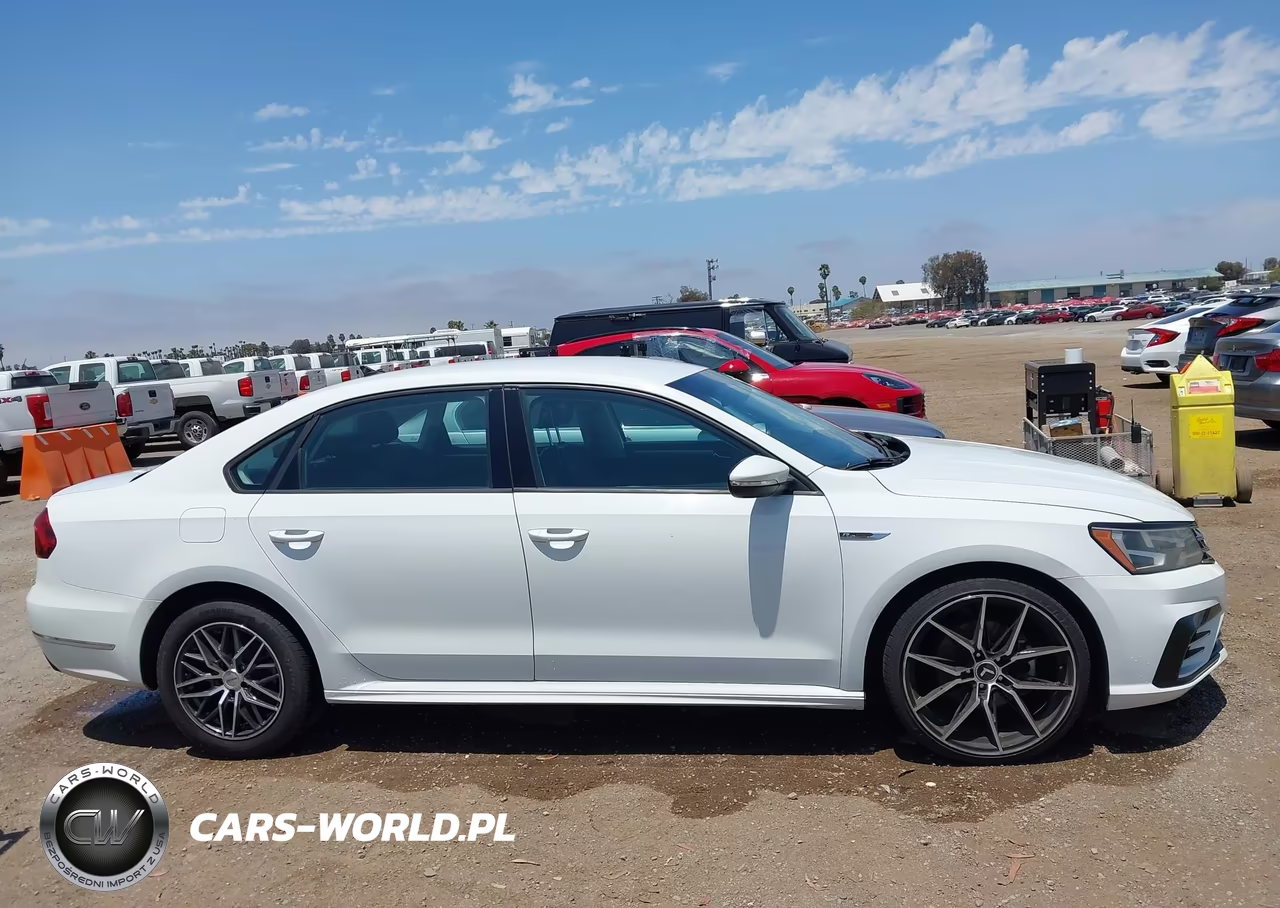 2018 Volkswagen Passat 2.0T R-Line-2.0T S VIN:1VWAA7A35JC014489 - 13