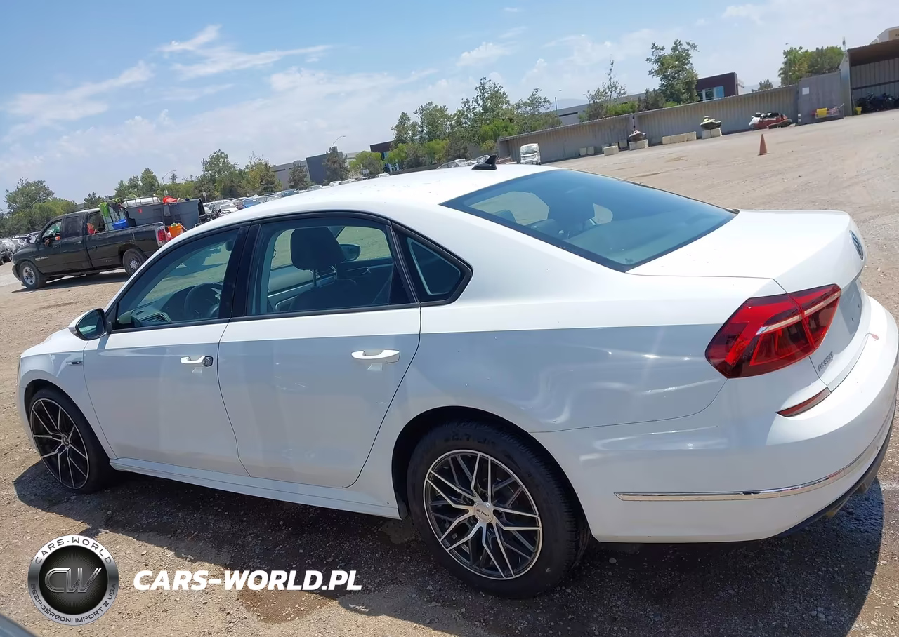 2018 Volkswagen Passat 2.0T R-Line-2.0T S VIN:1VWAA7A35JC014489 - 14