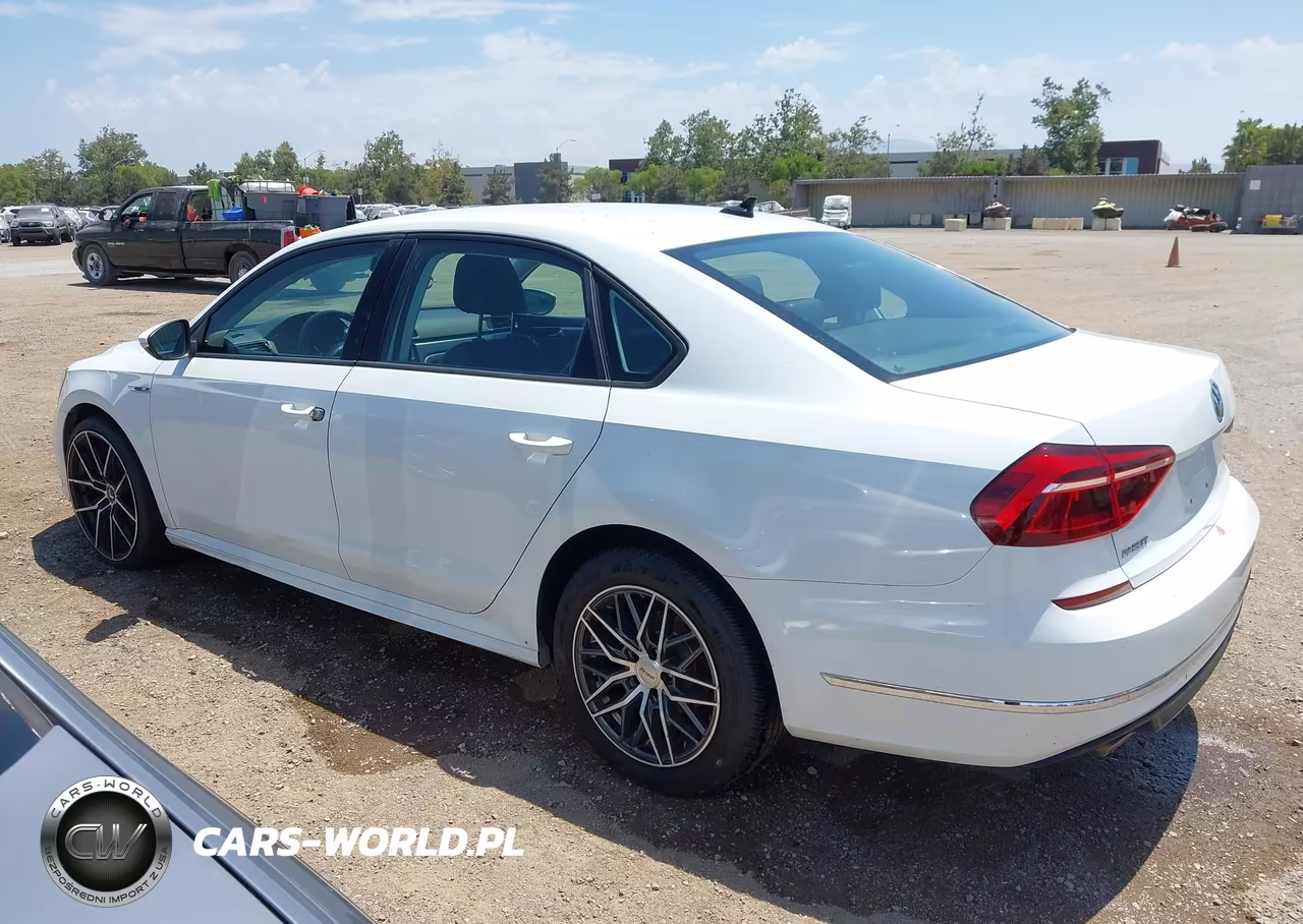 2018 Volkswagen Passat 2.0T R-Line-2.0T S VIN:1VWAA7A35JC014489 - 3