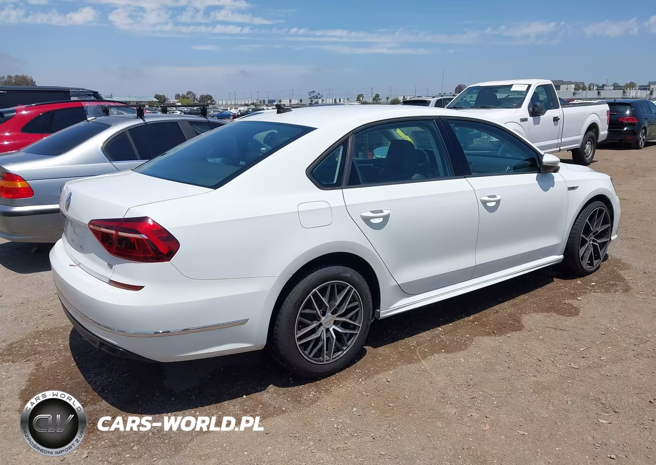 2018 Volkswagen Passat 2.0T R-Line-2.0T S VIN:1VWAA7A35JC014489 - 4