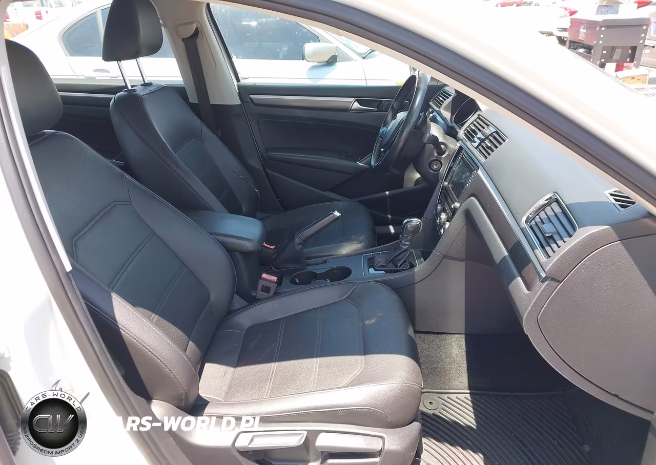2018 Volkswagen Passat 2.0T R-Line-2.0T S VIN:1VWAA7A35JC014489 - 5