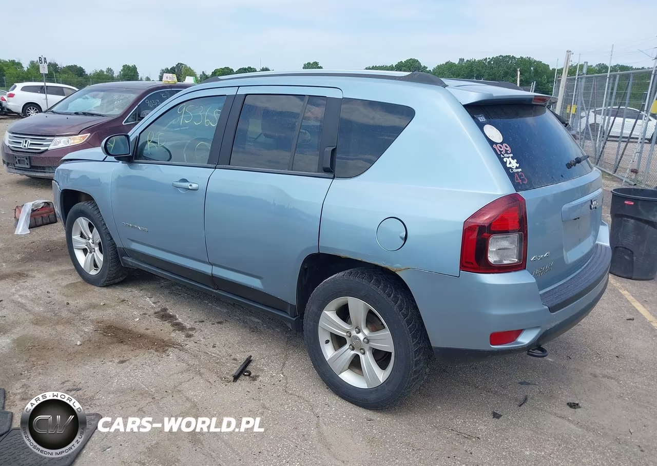 2014 Jeep Compass Latitude VIN:1C4NJDEB3ED555061 - 3