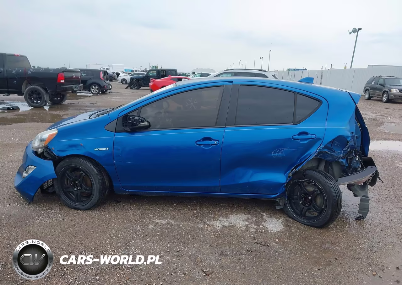 2016 Toyota Prius C Two VIN:JTDKDTB33G1115573 - 13