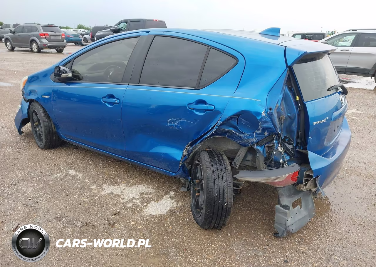 2016 Toyota Prius C Two VIN:JTDKDTB33G1115573 - 3