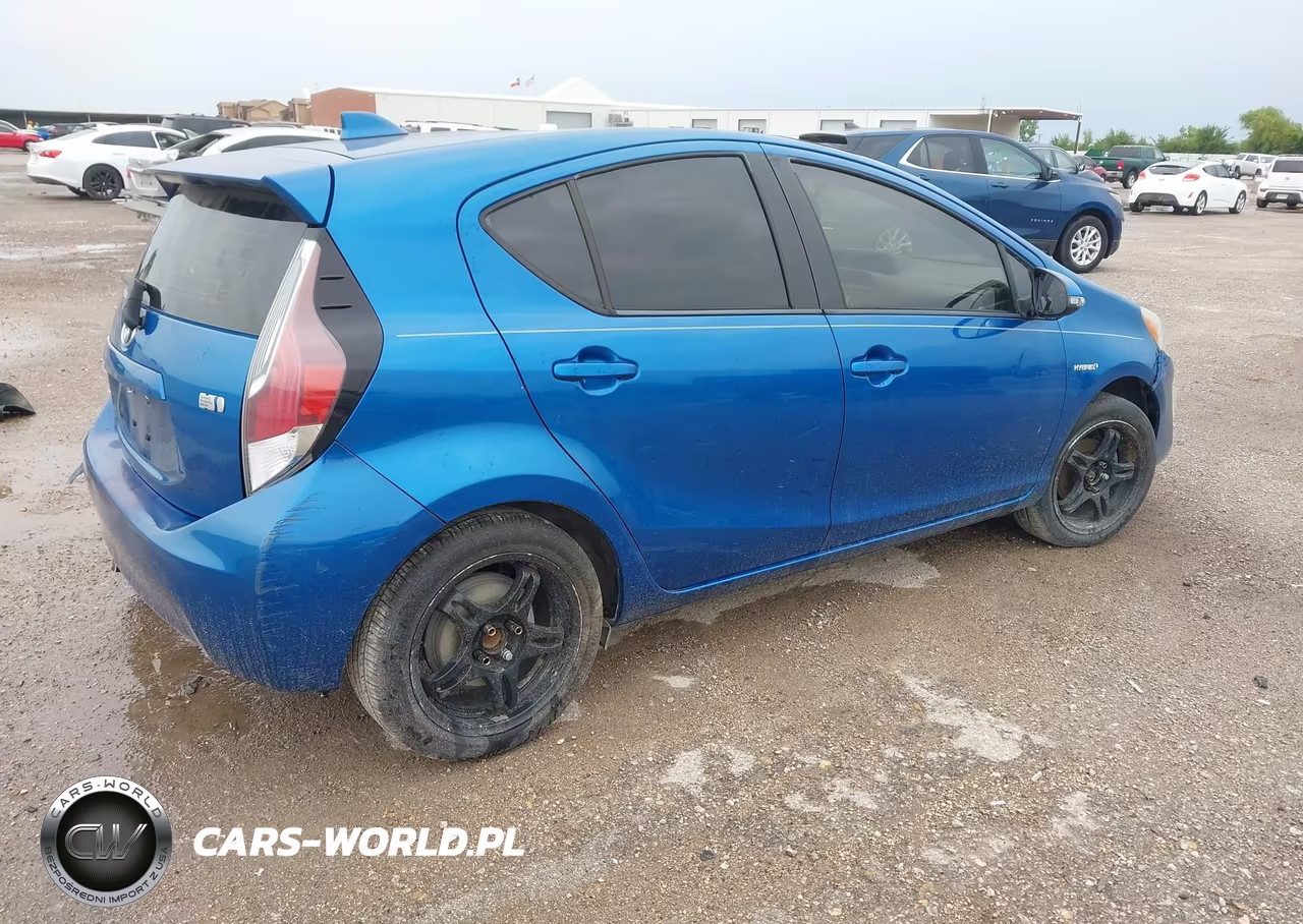 2016 Toyota Prius C Two VIN:JTDKDTB33G1115573 - 4
