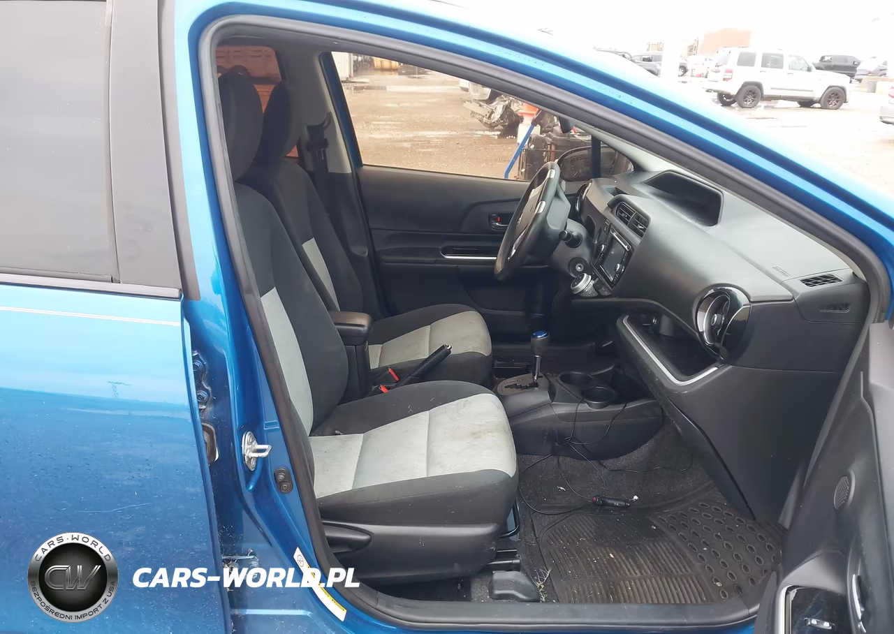 2016 Toyota Prius C Two VIN:JTDKDTB33G1115573 - 5