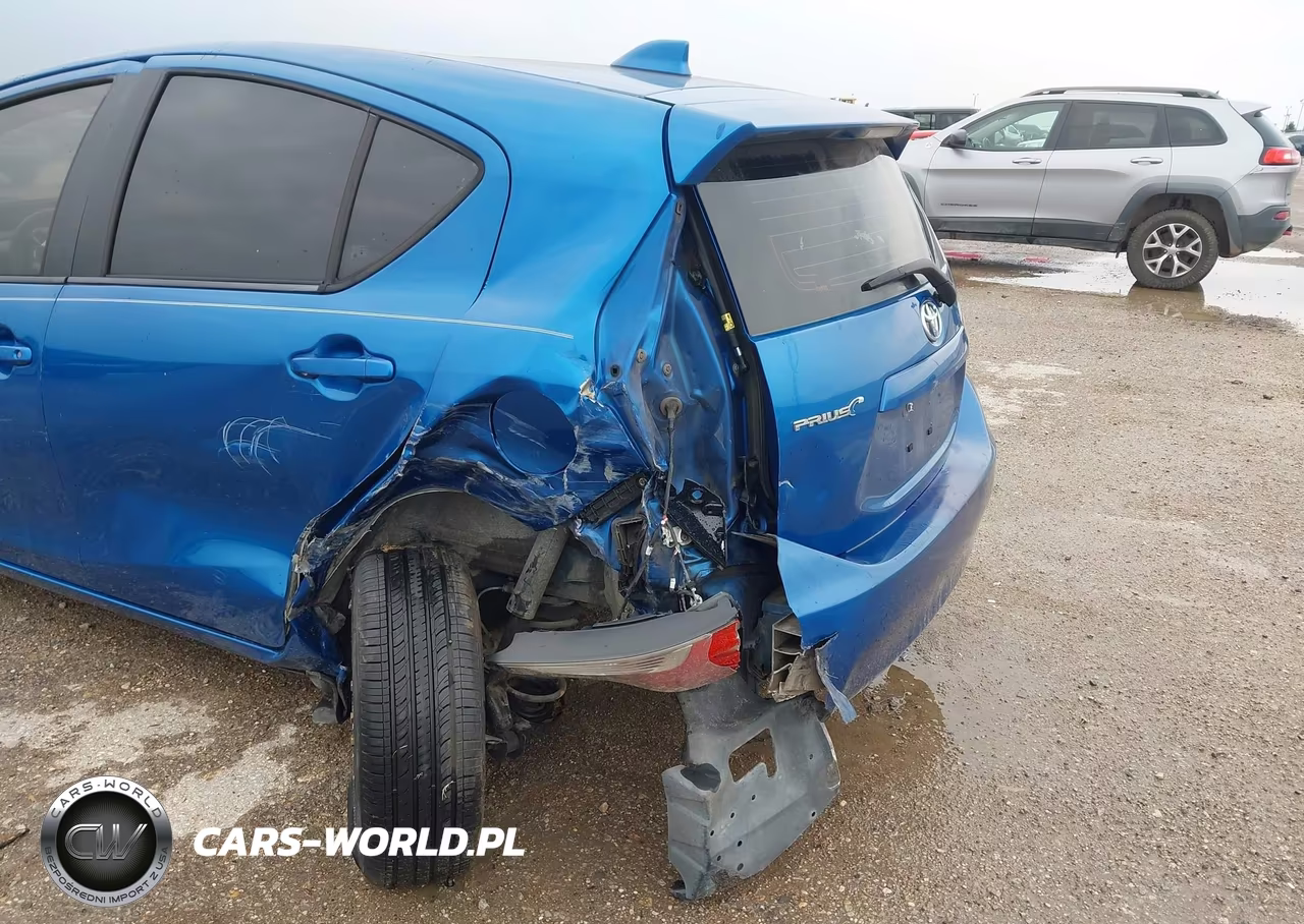 2016 Toyota Prius C Two VIN:JTDKDTB33G1115573 - 6