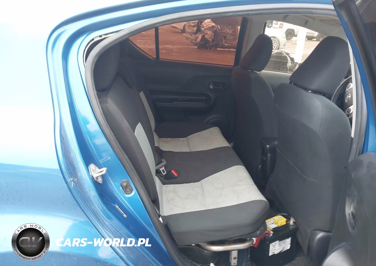2016 Toyota Prius C Two VIN:JTDKDTB33G1115573 - 8
