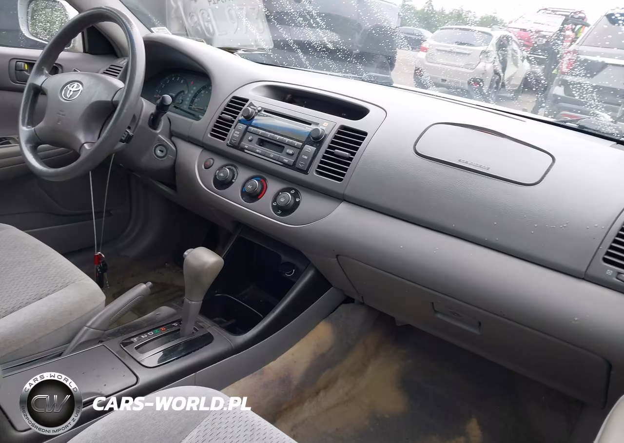 2003 Toyota Camry Le VIN:4T1BE32K43U130754 - 5