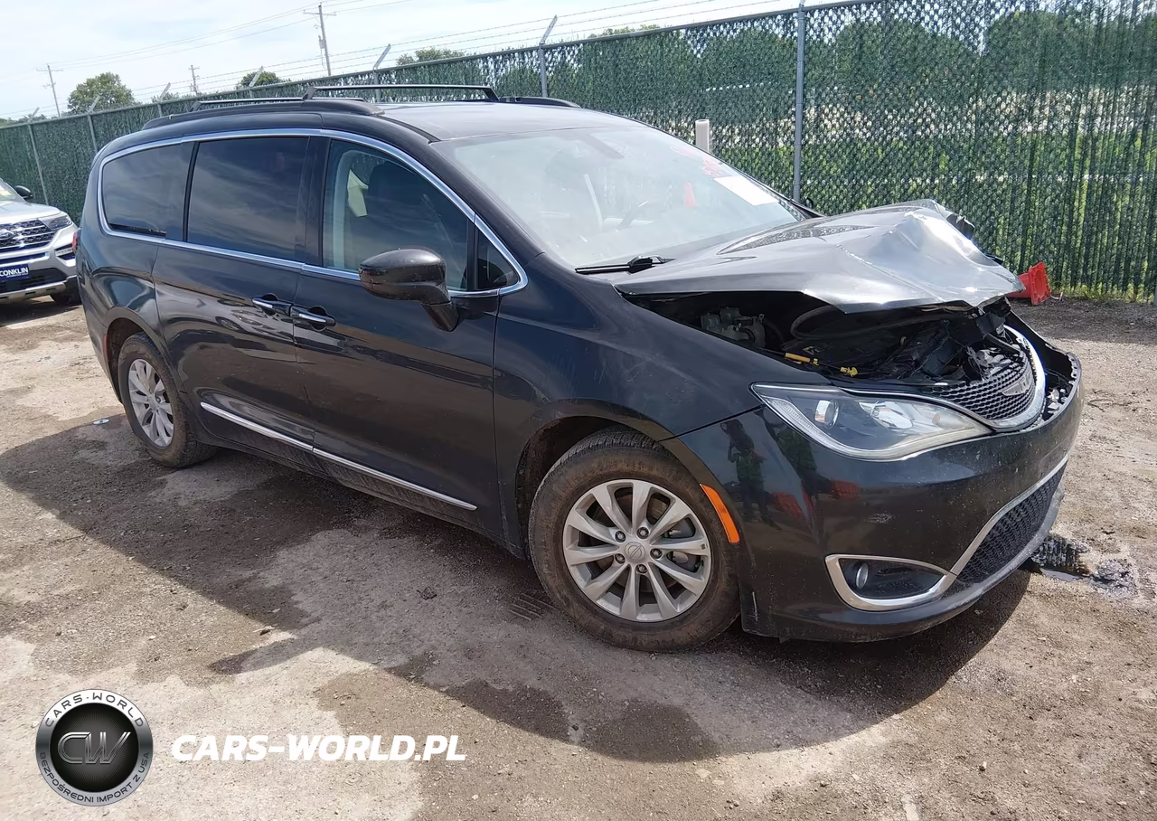 2017 Chrysler Pacifica Touring-L