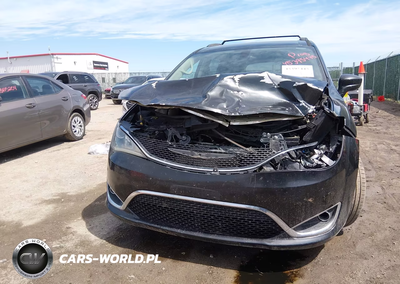 2017 Chrysler Pacifica Touring-L VIN:2C4RC1BG4HR642527 - 12