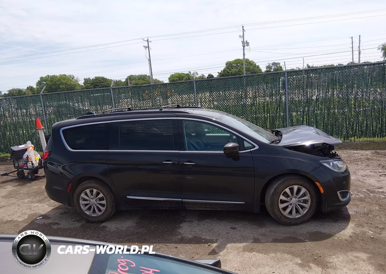 2017 Chrysler Pacifica Touring-L VIN:2C4RC1BG4HR642527 - 13