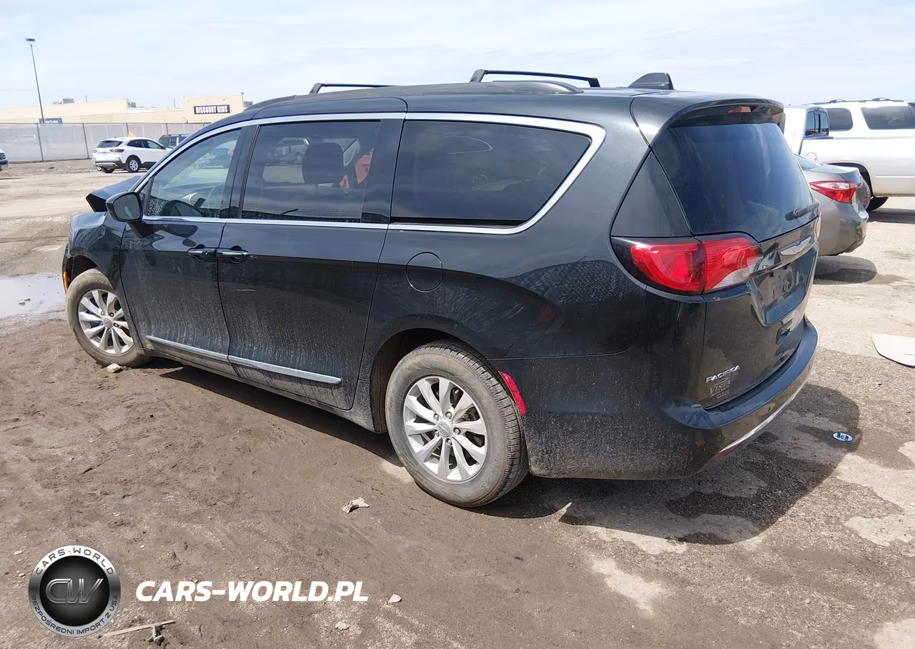 2017 Chrysler Pacifica Touring-L VIN:2C4RC1BG4HR642527 - 3