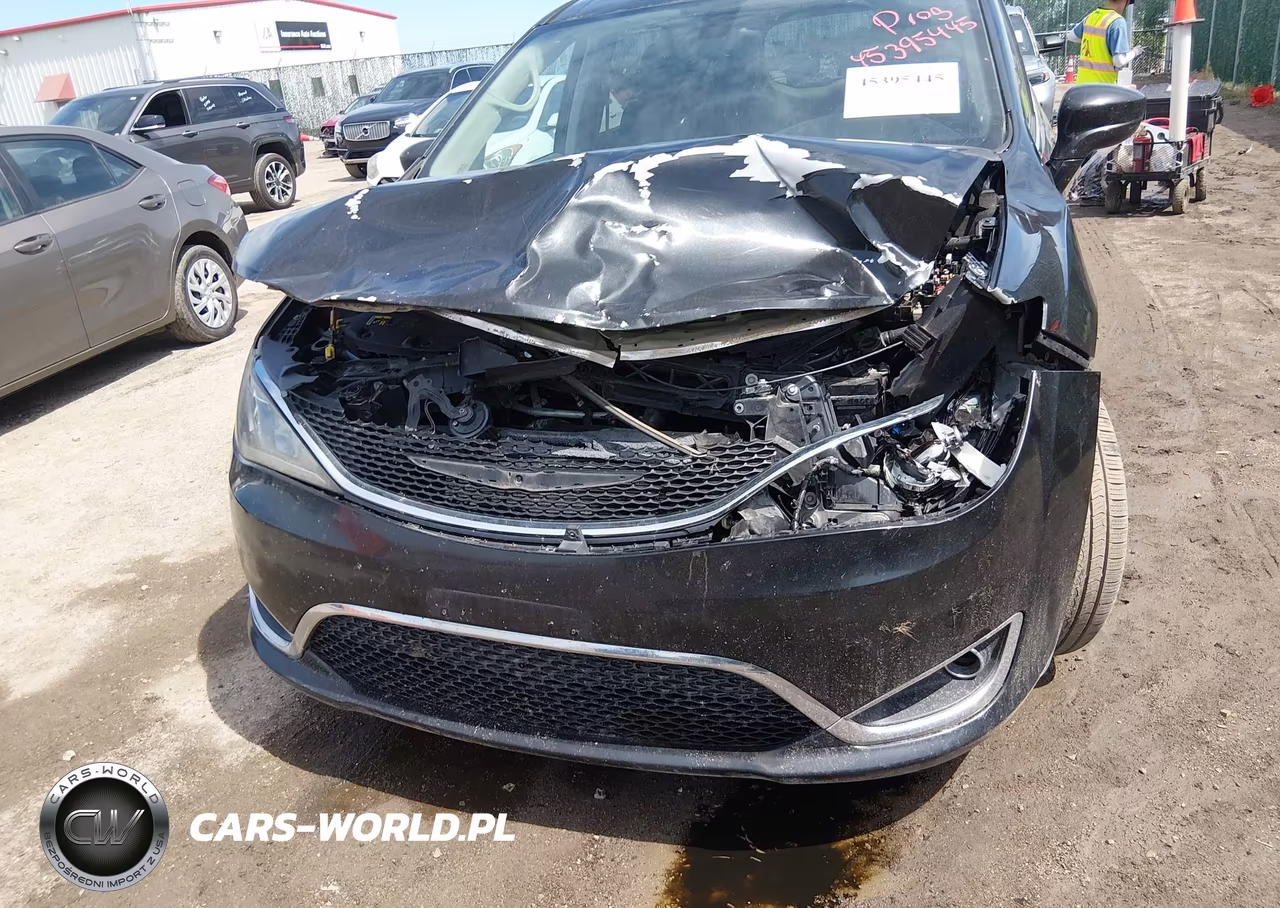 2017 Chrysler Pacifica Touring-L VIN:2C4RC1BG4HR642527 - 6