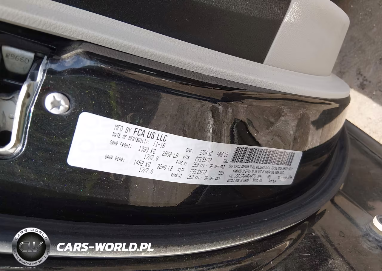 2017 Chrysler Pacifica Touring-L VIN:2C4RC1BG4HR642527 - 9