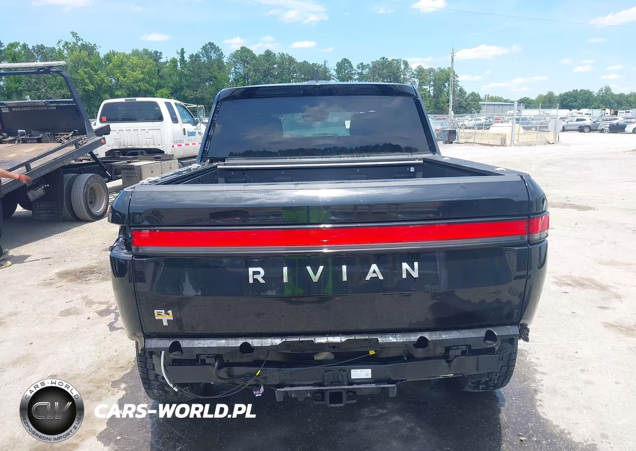 2022 Rivian R1T Launch Edition VIN:7FCTGAAL8NN004602 - 17