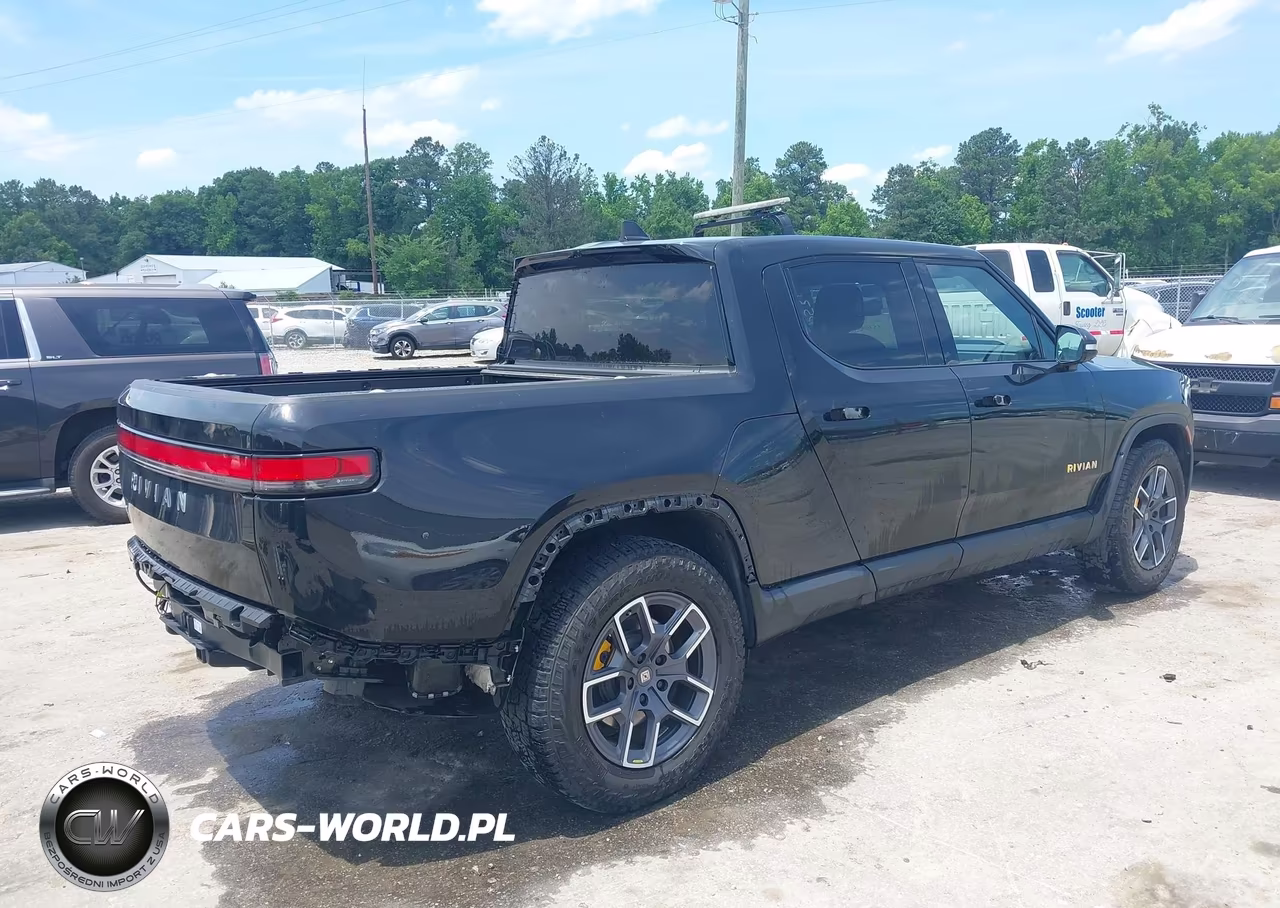 2022 Rivian R1T Launch Edition VIN:7FCTGAAL8NN004602 - 4