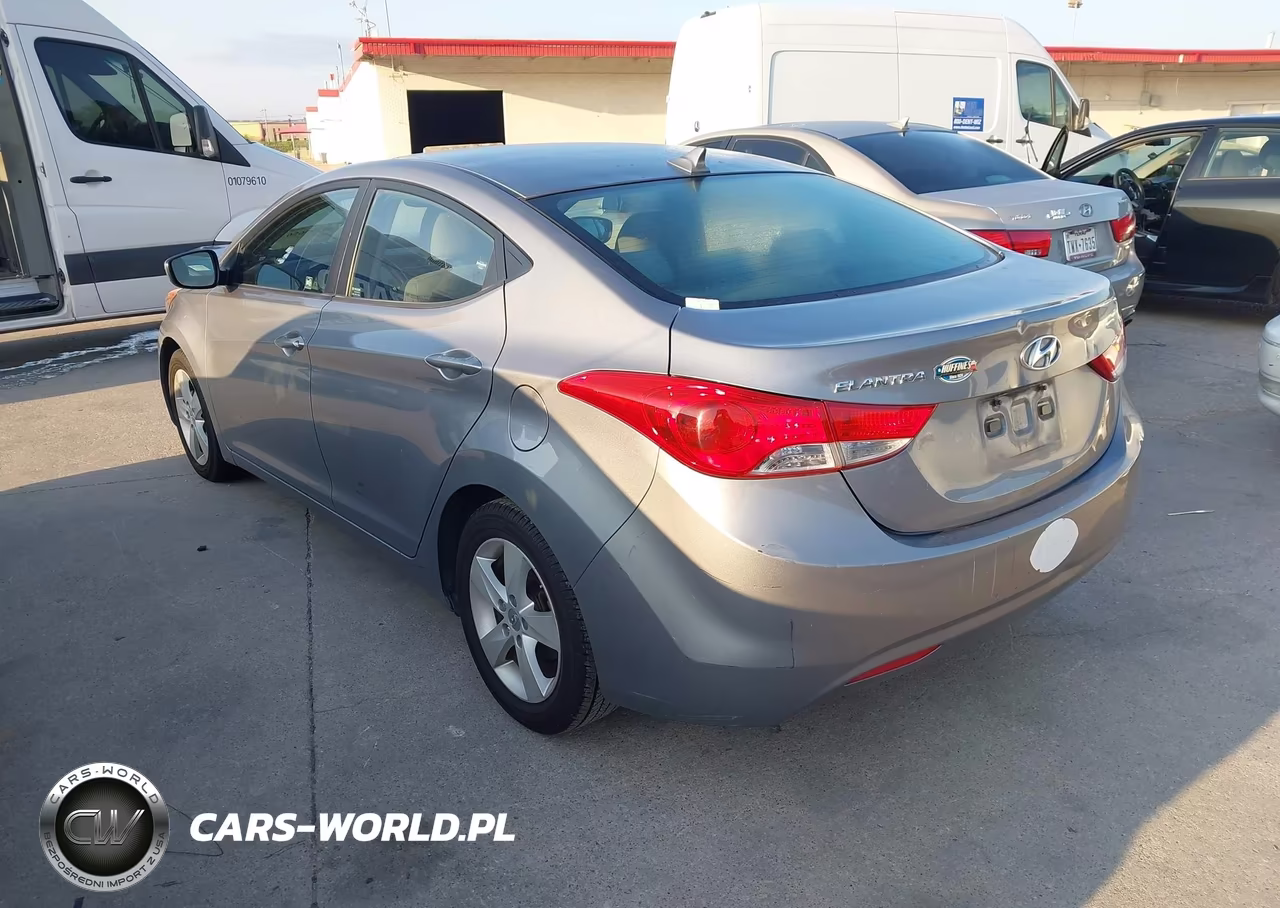 2013 Hyundai Elantra Gls VIN:KMHDH4AE8DU735637 - 3