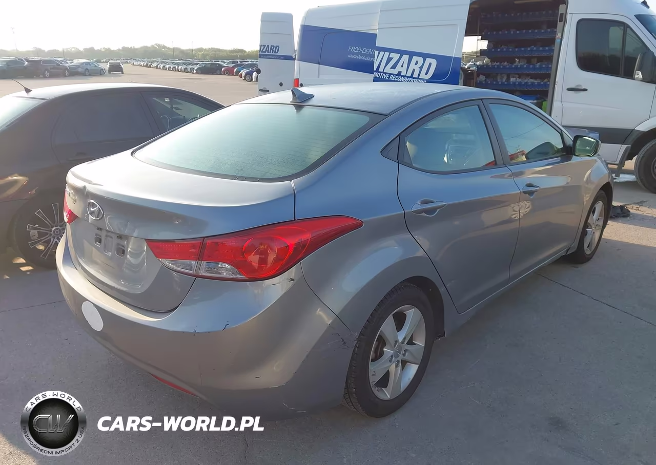 2013 Hyundai Elantra Gls VIN:KMHDH4AE8DU735637 - 4