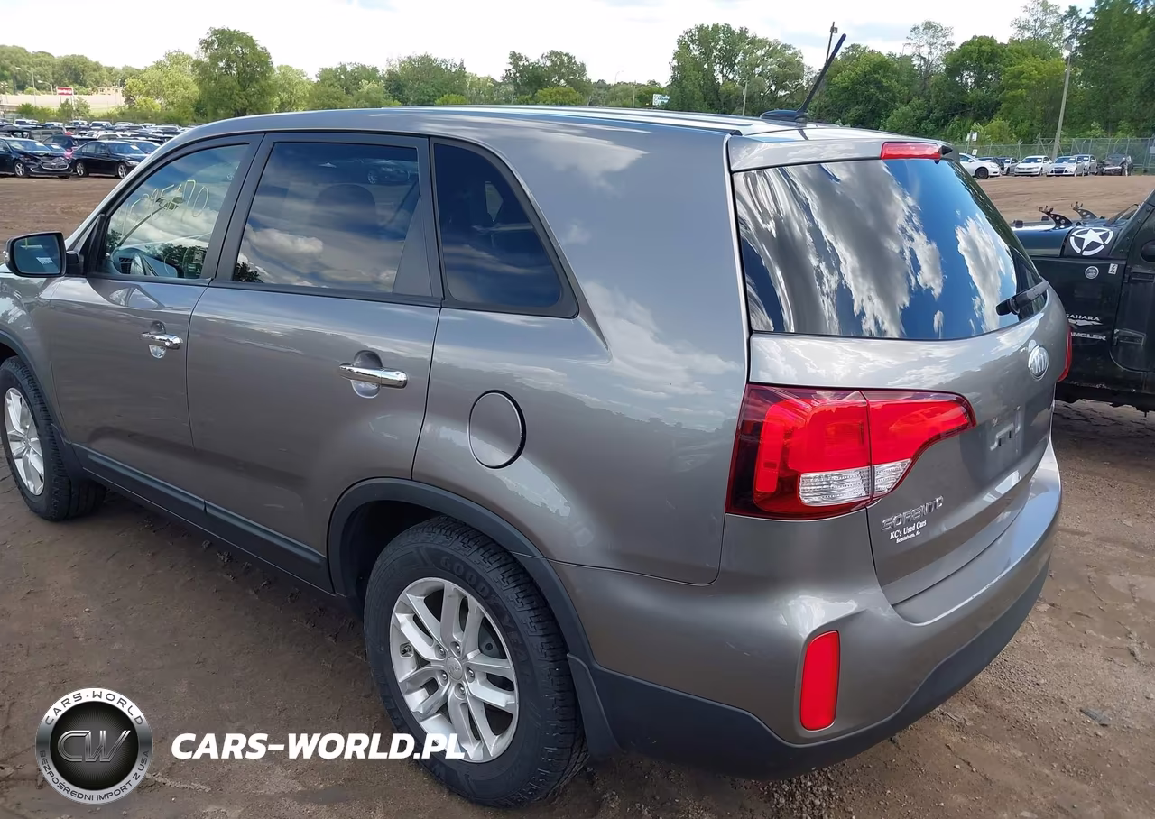 2014 Kia Sorento Lx VIN:5XYKT3A66EG469048 - 3