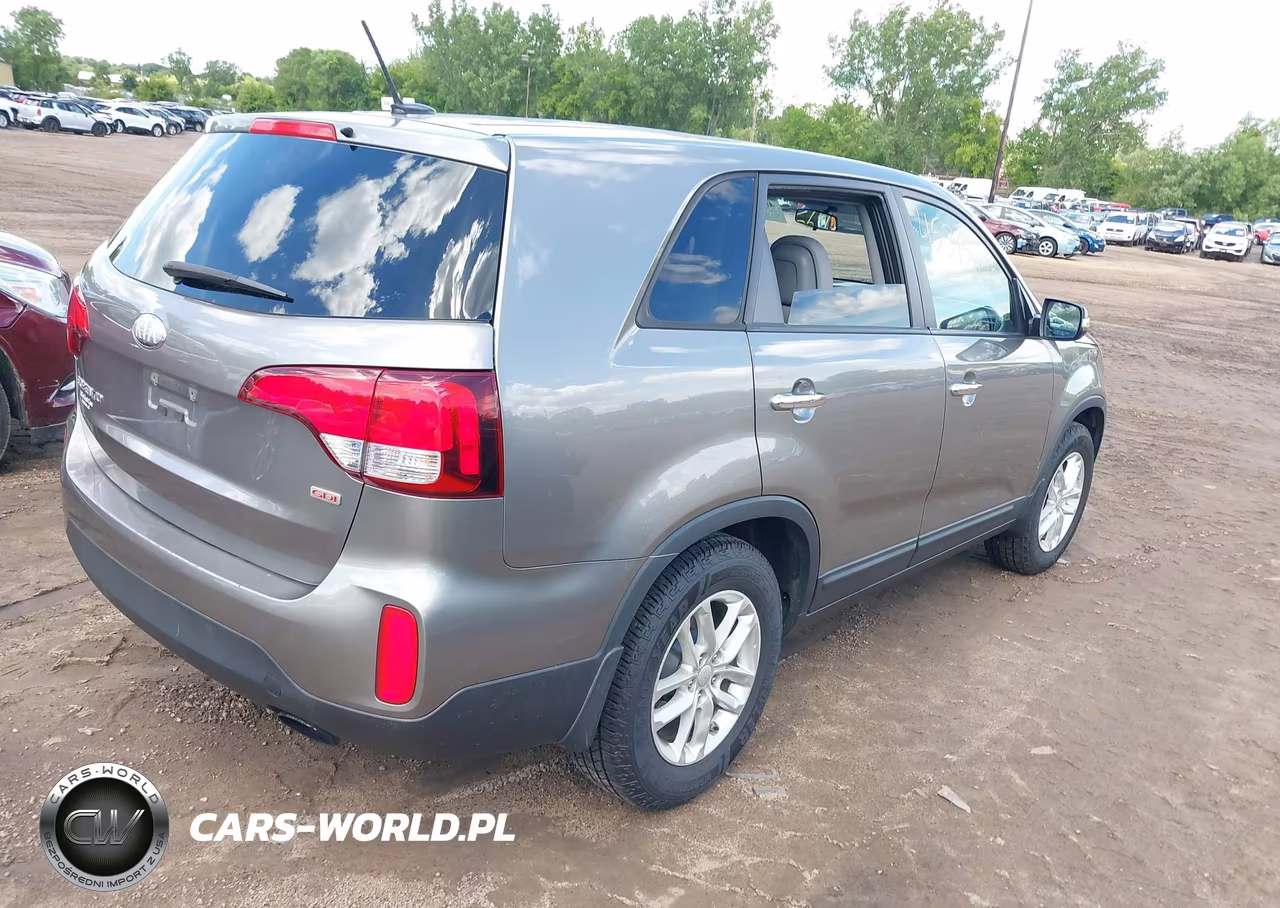 2014 Kia Sorento Lx VIN:5XYKT3A66EG469048 - 4